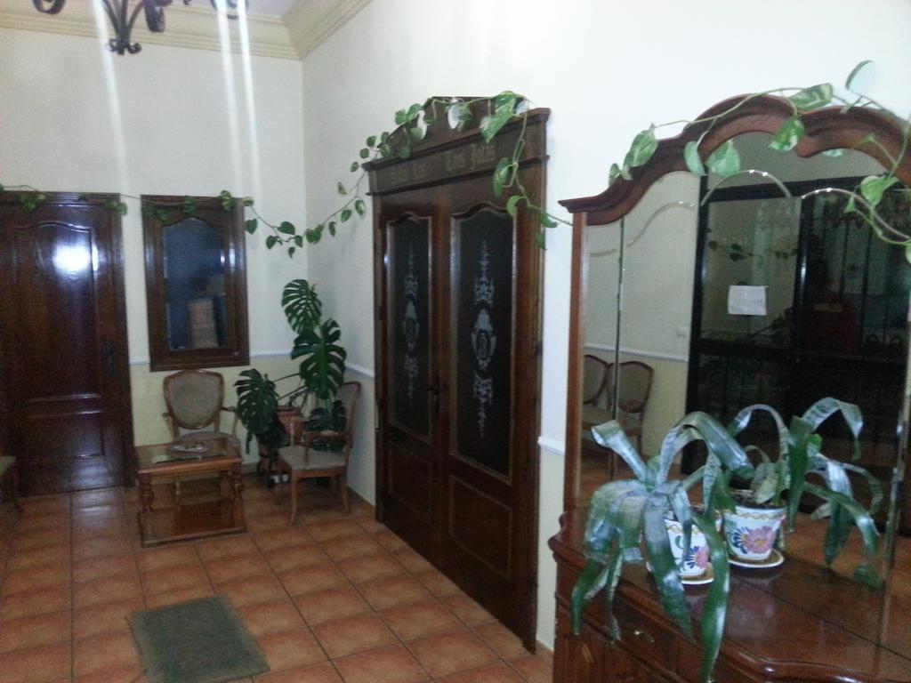 Hostal Las Tres Jotas Alcaracejos Esterno foto