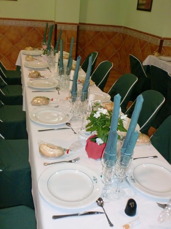 Hostal Las Tres Jotas Alcaracejos Esterno foto