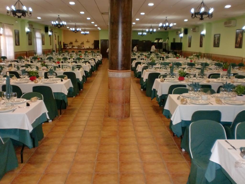 Hostal Las Tres Jotas Alcaracejos Esterno foto