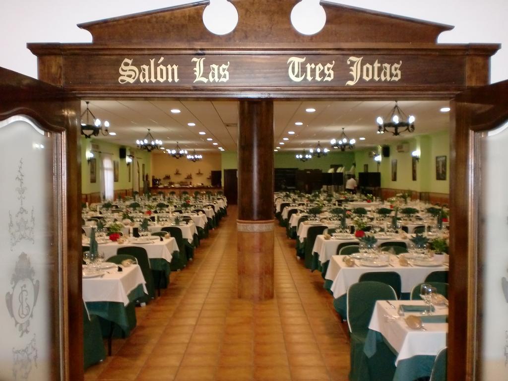 Hostal Las Tres Jotas Alcaracejos Esterno foto