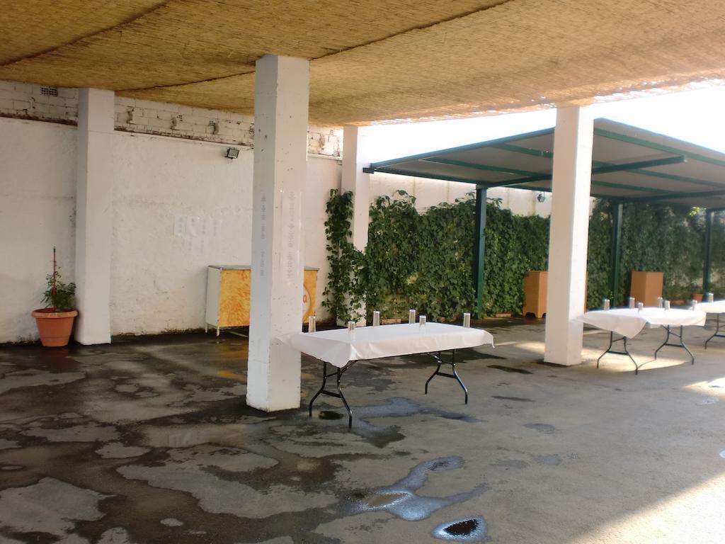 Hostal Las Tres Jotas Alcaracejos Esterno foto