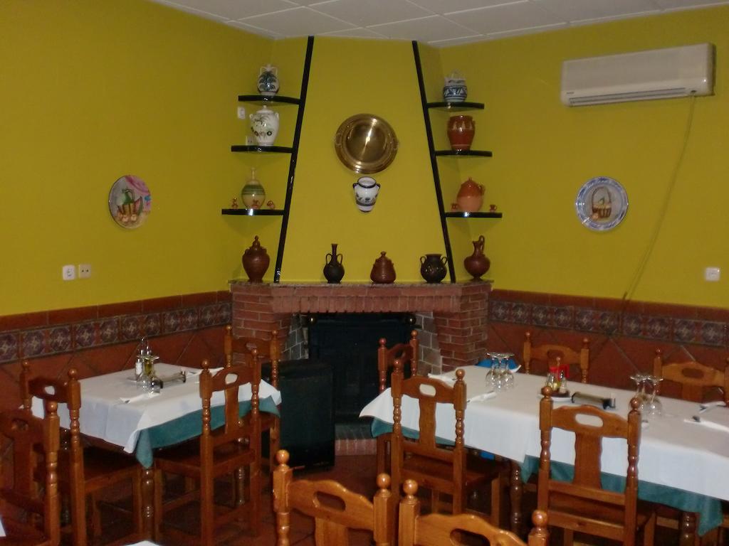Hostal Las Tres Jotas Alcaracejos Esterno foto